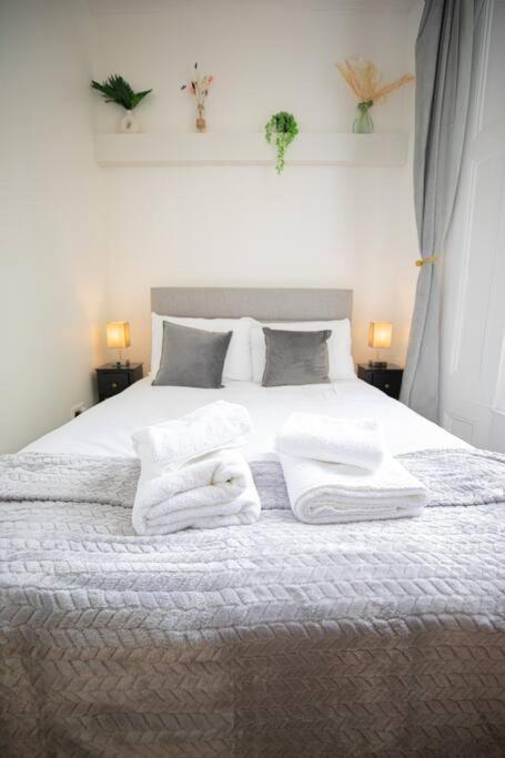 Perfect Location 4Bed 2 Bath Spacious Apartment London Eksteriør bilde